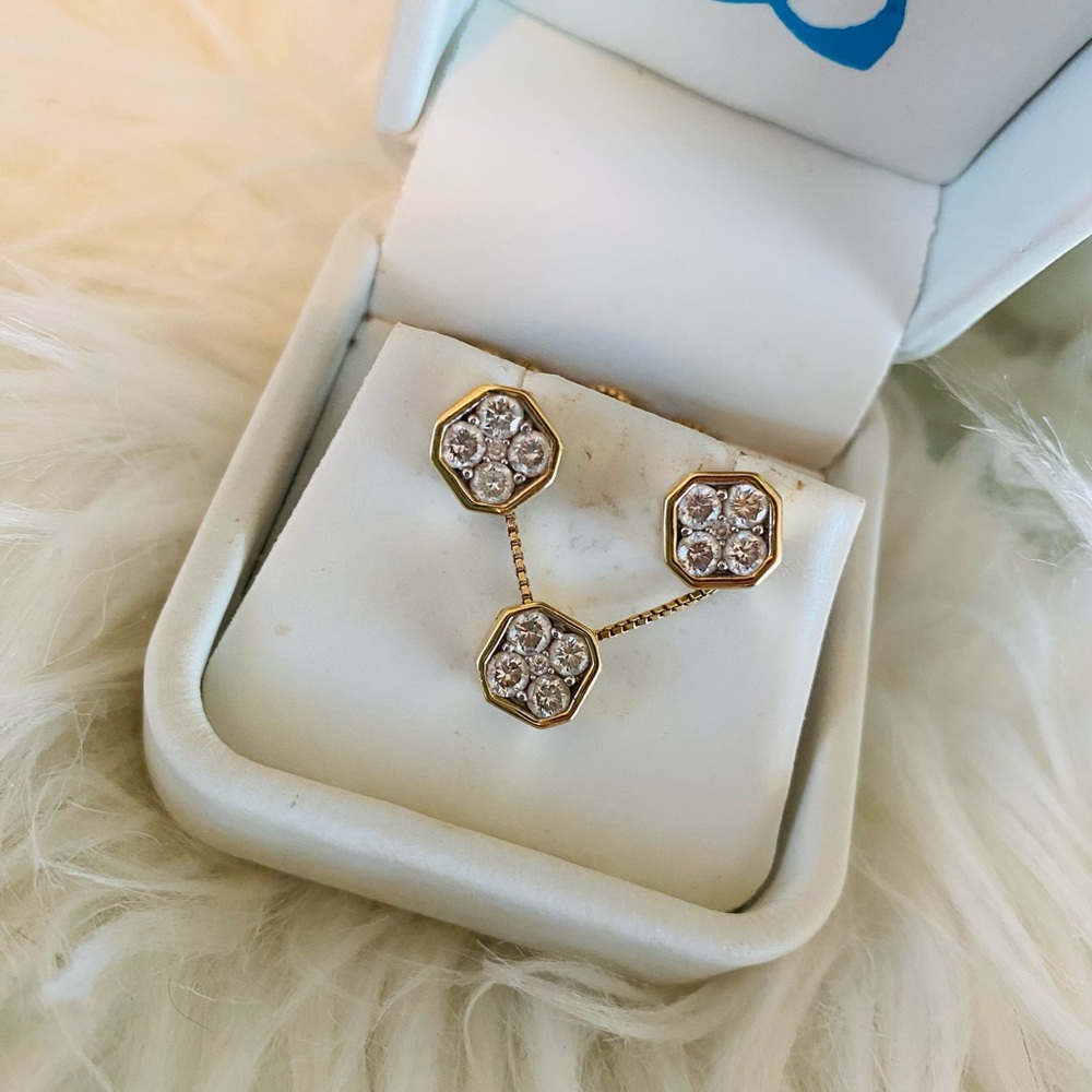 Gorgeous 14k gold lab grown diamond pendants matching earrings.